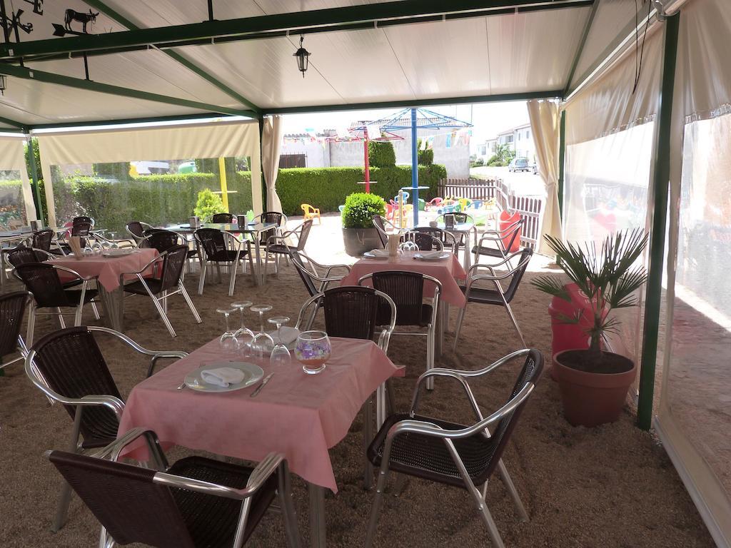 Hostal Sali Pelabravo Zewnętrze zdjęcie